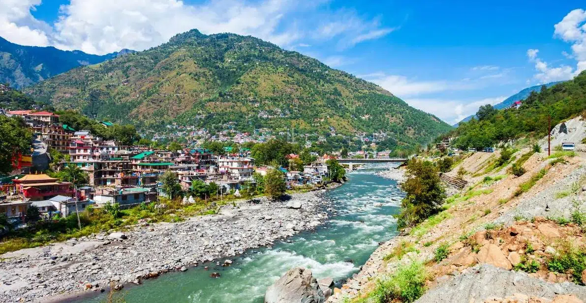 Chasing Autumn Colours: Himachal Hill Stations to Visit Before Winter Snowfall