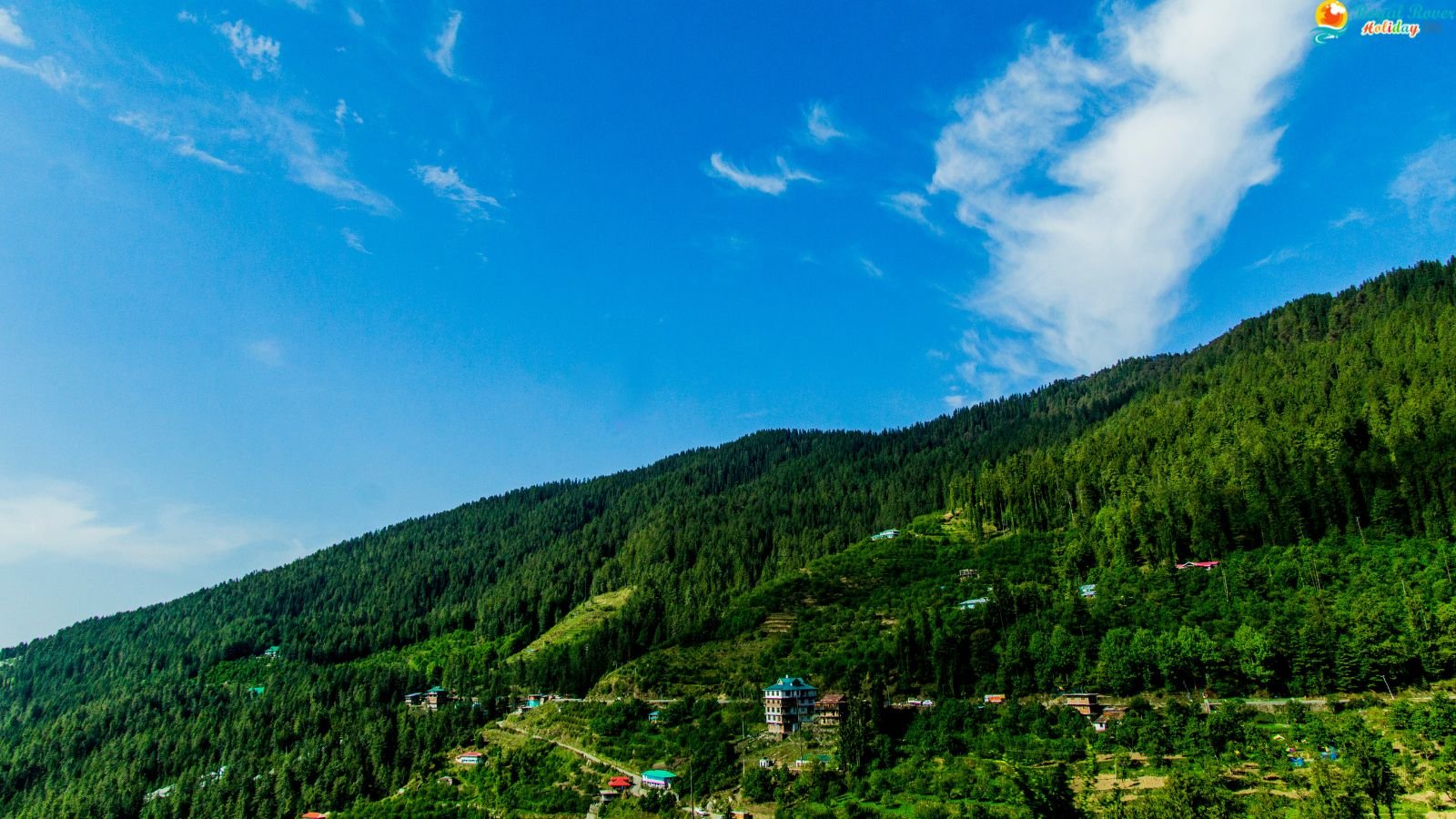 Panoramic valley and ridge landscape in Narkanda, Himachal Pradesh